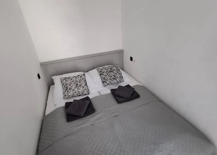 Bagry Rooms2 - Z Sypialnią I Miejscem Postojowym